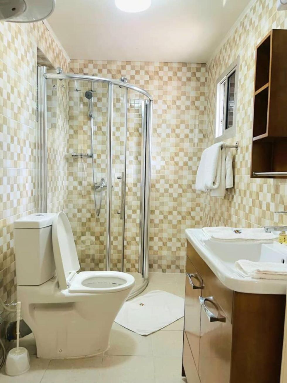 Hotel Barmoi Freetown Buitenkant foto