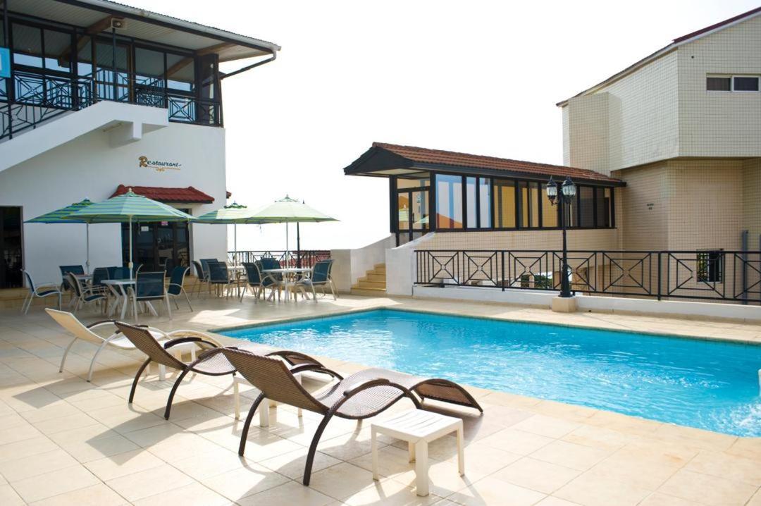Hotel Barmoi Freetown Buitenkant foto