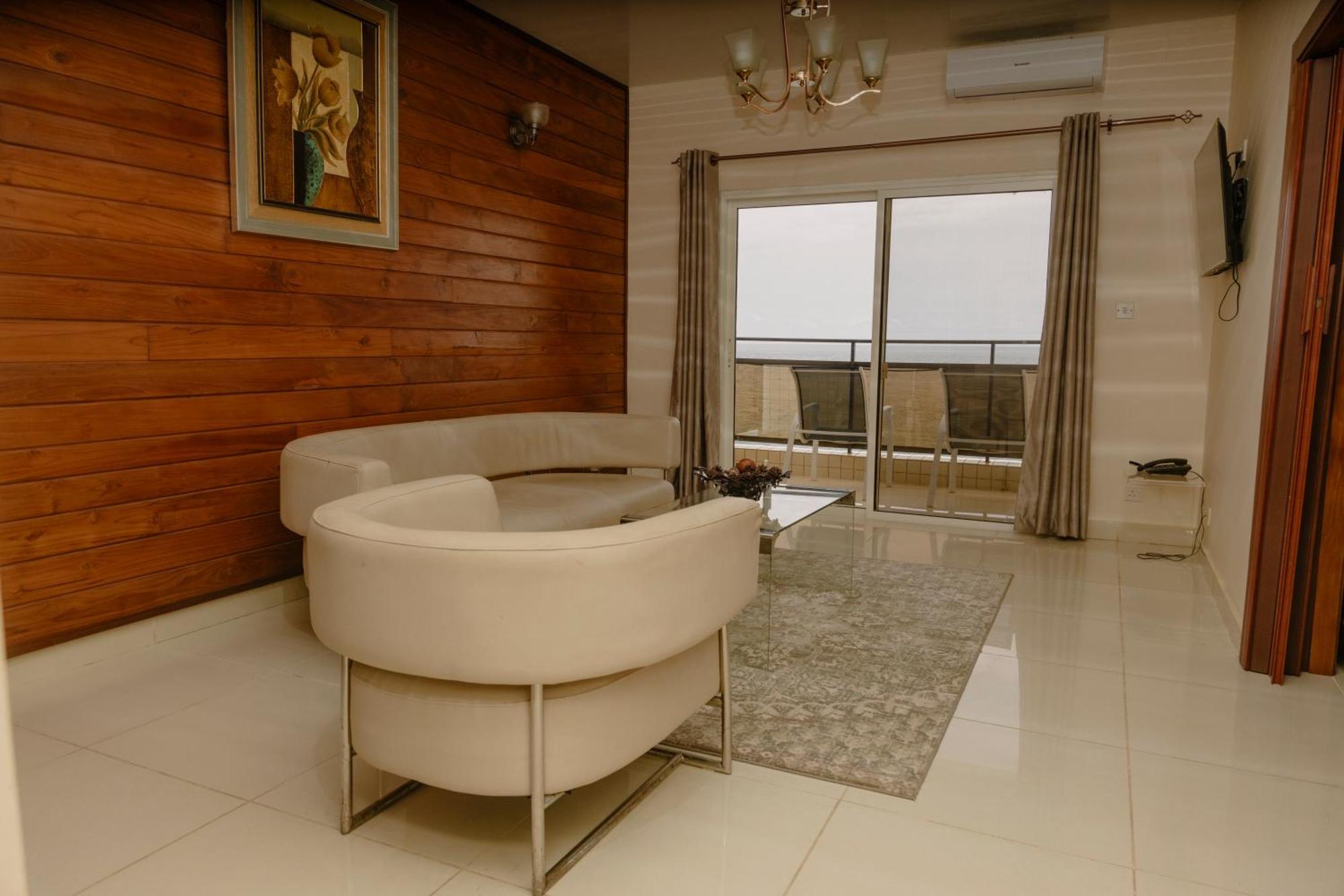 Hotel Barmoi Freetown Buitenkant foto