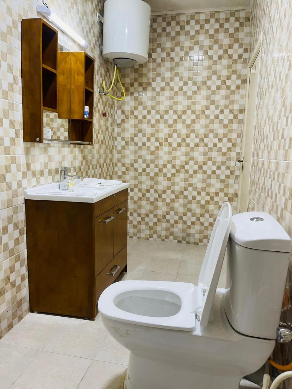 Hotel Barmoi Freetown Buitenkant foto