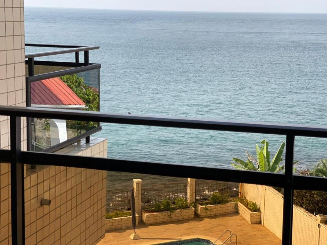 Hotel Barmoi Freetown Buitenkant foto