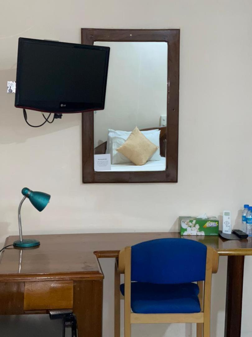 Hotel Barmoi Freetown Buitenkant foto