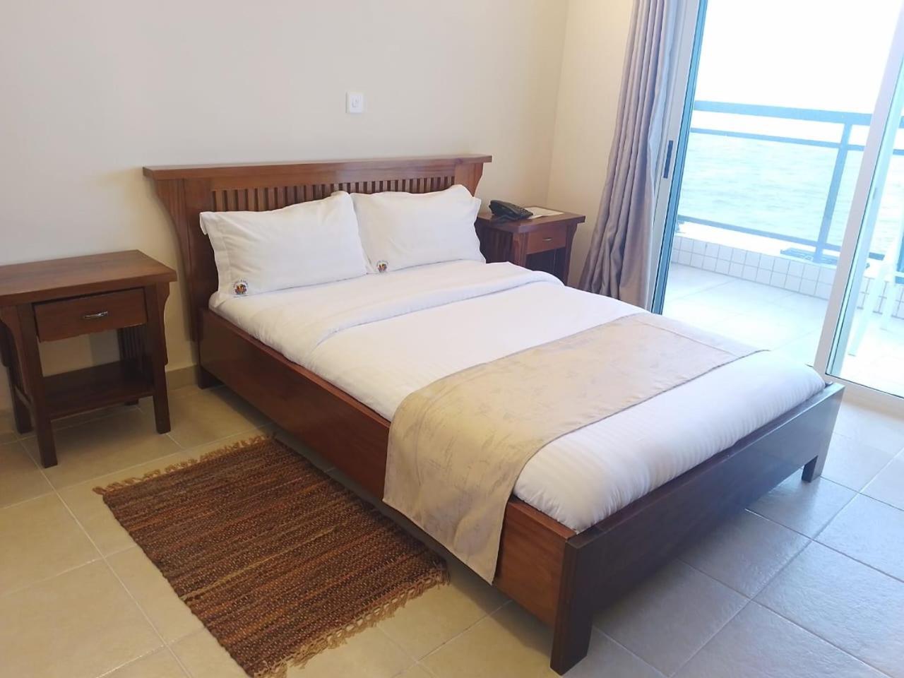 Hotel Barmoi Freetown Buitenkant foto