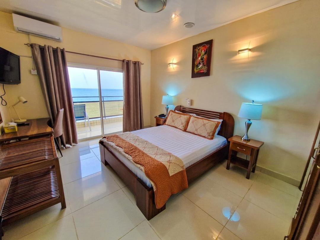 Hotel Barmoi Freetown Buitenkant foto