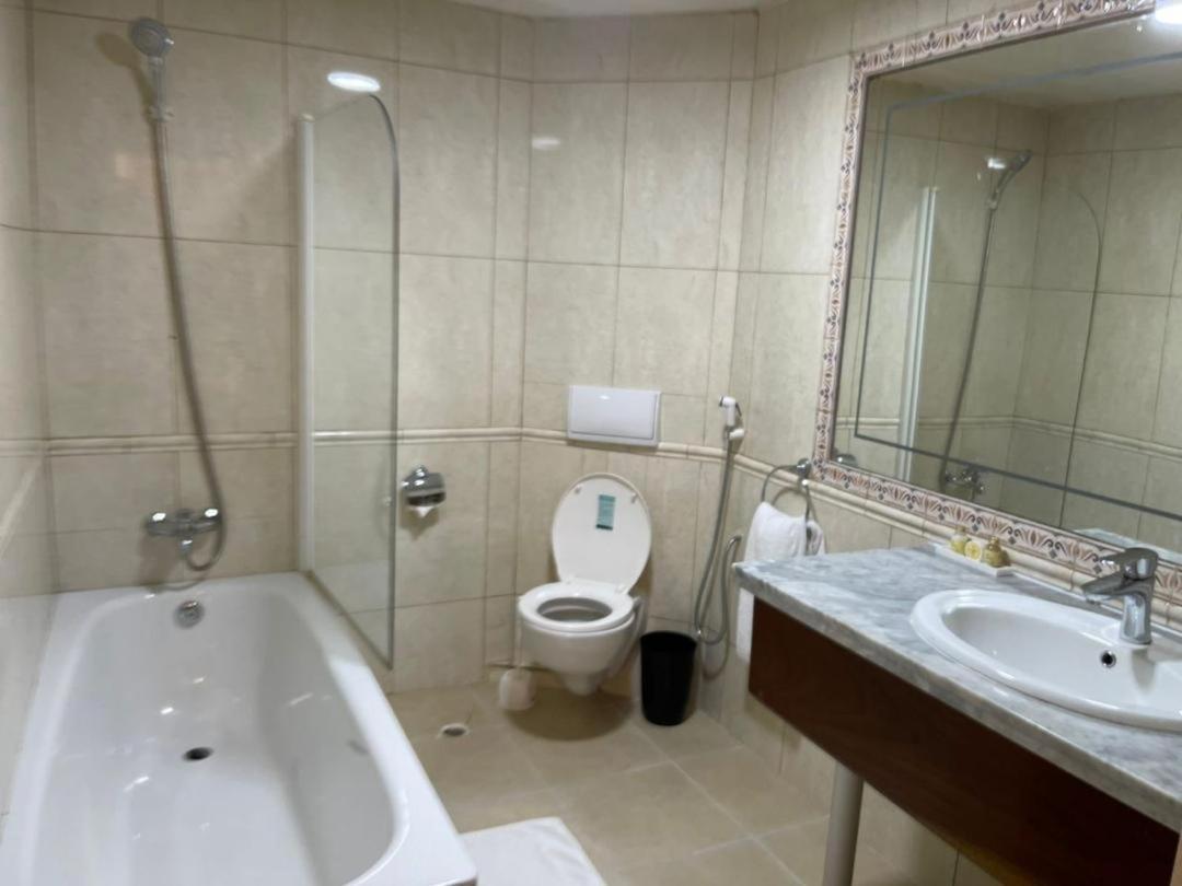 Hotel Barmoi Freetown Buitenkant foto
