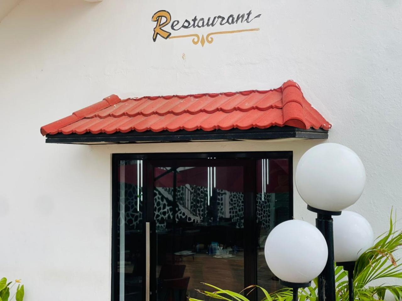Hotel Barmoi Freetown Buitenkant foto