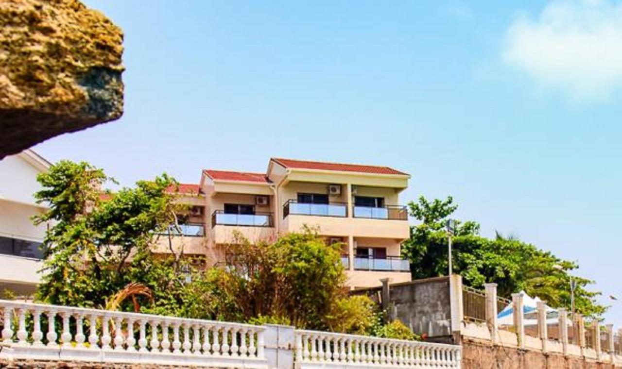 Hotel Barmoi Freetown Buitenkant foto